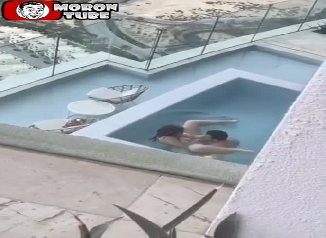 Video :The pool is a hit with his neighbors